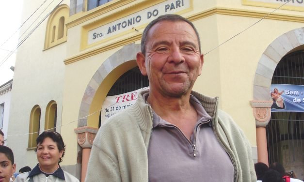 Tinha homem na fila do bolo de Santo Antônio do Pari, sim