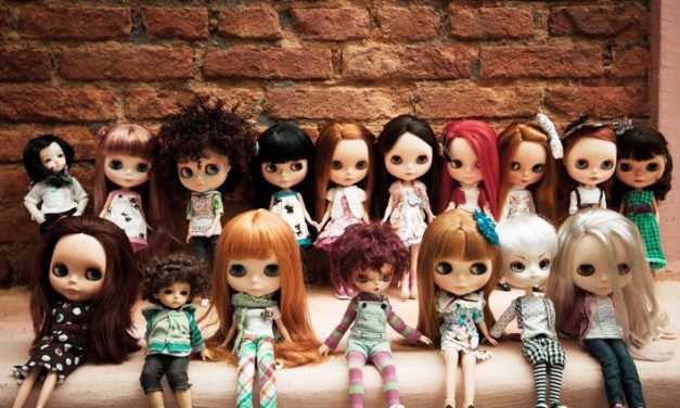 A vencedora do concurso da boneca mais parecida com a dona