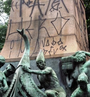 Sem pé nem cabeça: o monumento da 25 de Março