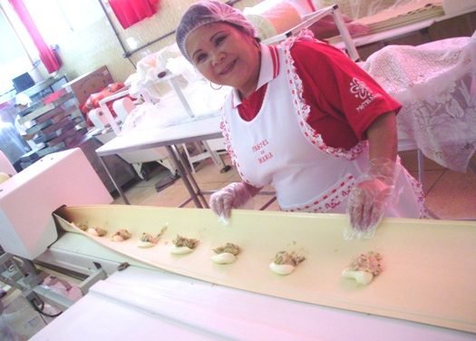 Como são feitos os pastéis campeões da Maria