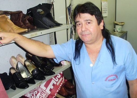 Sósia de Xororó cuida de uma sapataria em Higienópolis