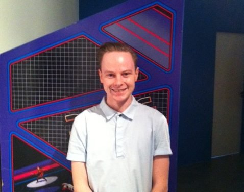 O quebra-conserta dos consoles na exposição Game On