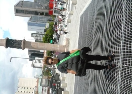 Bancando a Marilyn Monroe na saída do Metrô