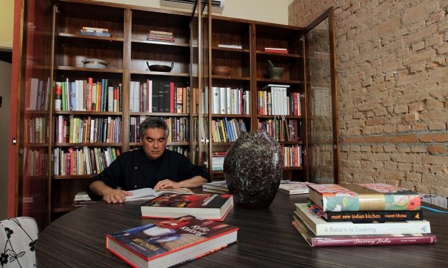 Pimenta Fantasma monta biblioteca com 500 títulos