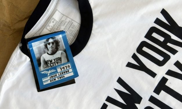 Camisetas de fotos históricas do rock estão à venda na Oca