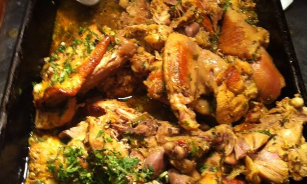 Onde comer galinhada sem levar cotovelada