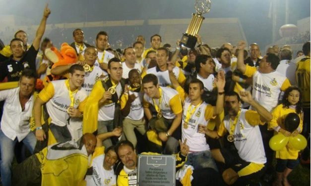 Gafe na hora do hino na final do futebol em São Bernardo
