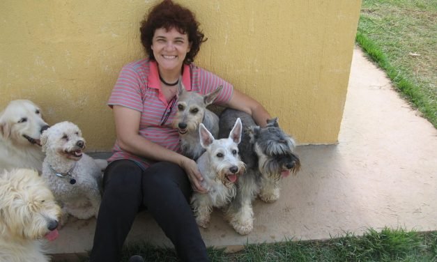 Psicóloga transforma cães em terapeutas