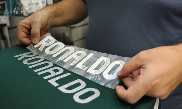 Onde restaurar nome e números de sua camisa de futebol