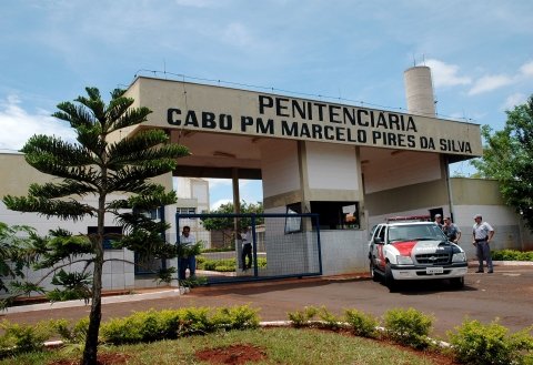 Bolivianos também vivem em cadeia paulista superlotada