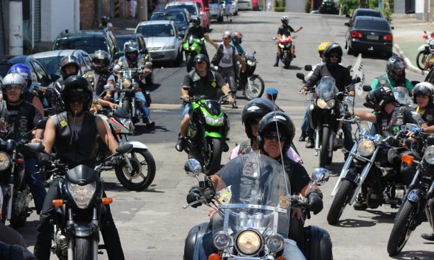 Quem é o padre que criou a “Missa do Motociclista” na Igreja de San Gennaro