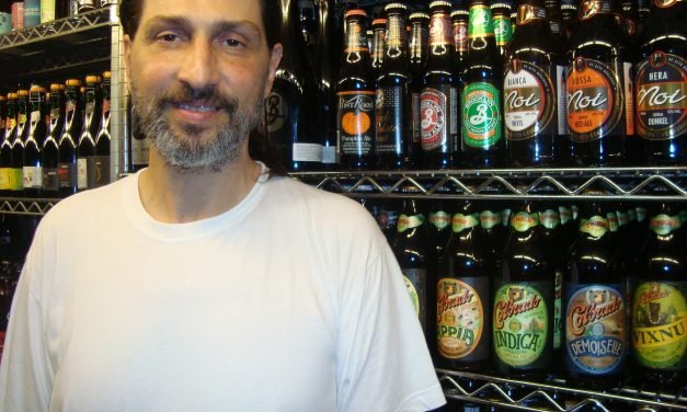 Quem é Paulo Almeida, o premiado homem dos 800 rótulos de cerveja