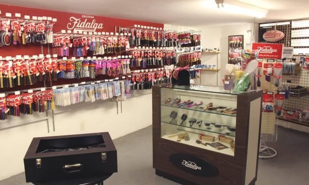 Primeiro fabricante nacional de pentes e escovas mantém um outlet na zona Norte