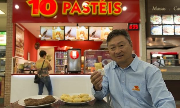 Rodízio, massa de chocolate e bordas recheadas são as armas da rede 10 Pastéis